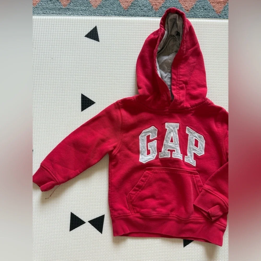 GAP|Baby gender neutral,toddler hoodie sweater in Vibrant Red with GAP letters•